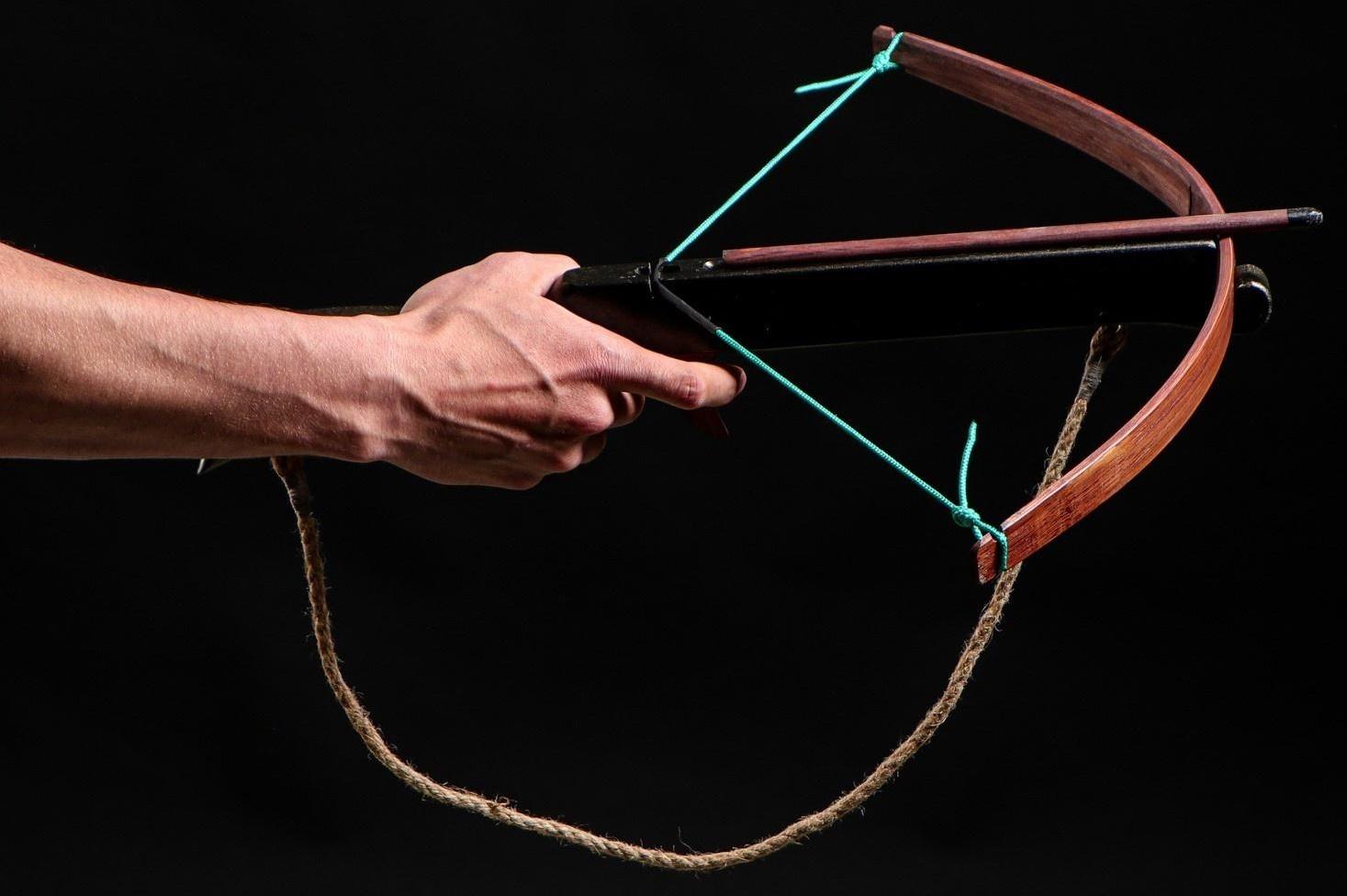 Сувенирное деревянное оружие 