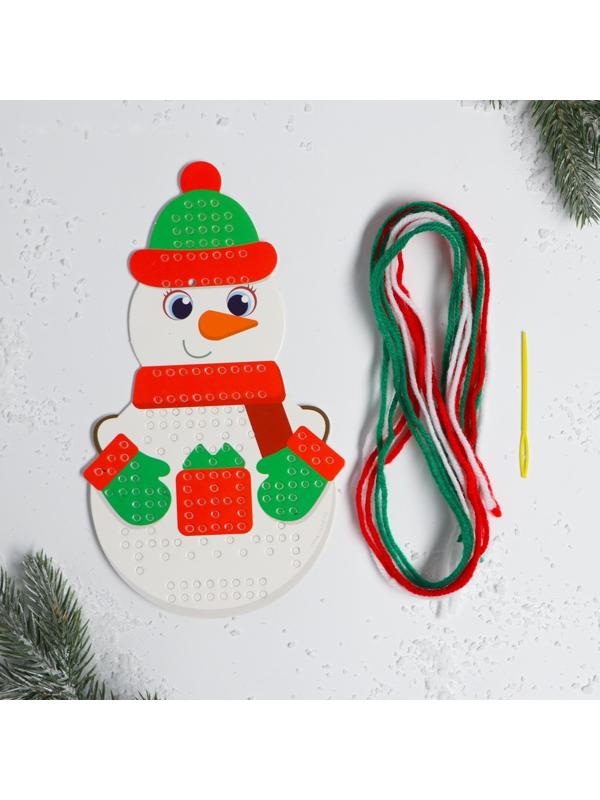 Вышивка пряжей «Снеговик» на картоне с пластиковой иглой