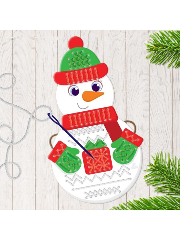 Вышивка пряжей «Снеговик» на картоне с пластиковой иглой