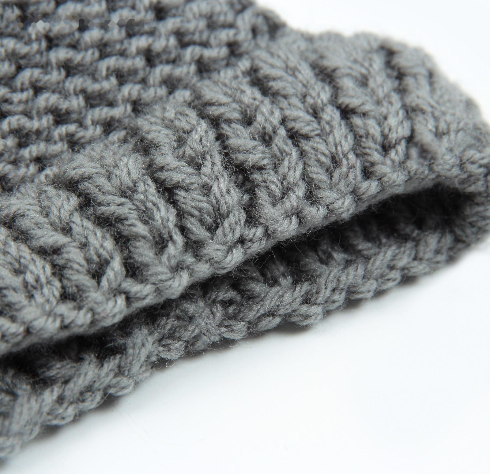 Шапка вязаная для собак, с помпоном, XS-S (объем головы 22 см, высота 7,5 см), микс