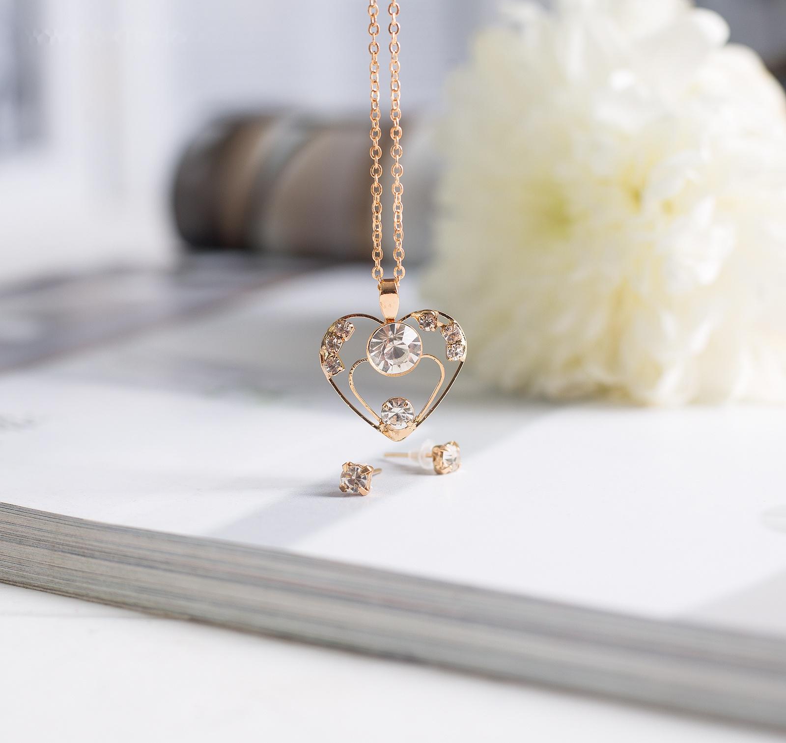 Гарнитур 2 предмета: серьги, кулон 