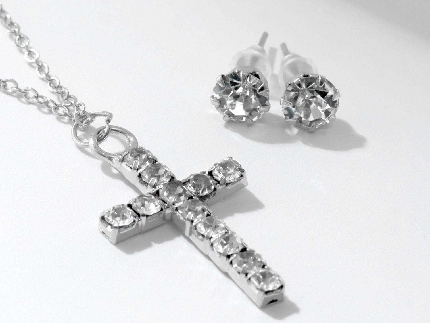 Гарнитур 2 предмета: серьги, кулон 