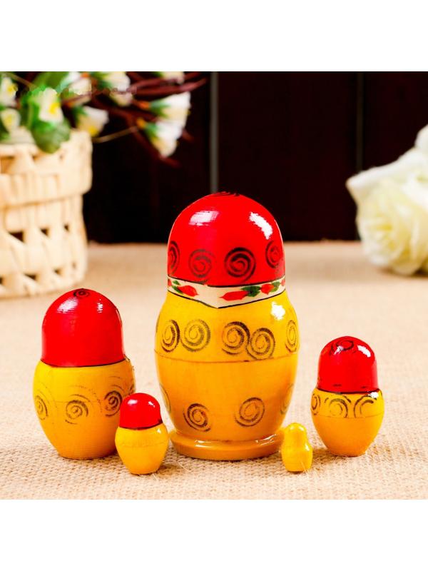 Матрёшка «Лилия», красный платок, 5 кукольная, 9 см