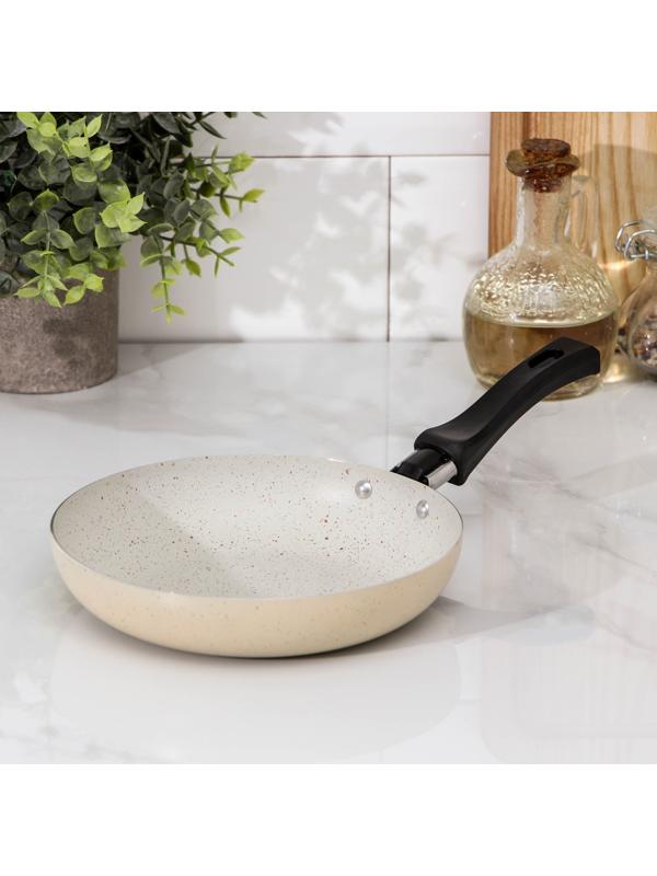 Сковорода «Стоун», d=17 см, пластиковая ручка, антипригарное покрытие, цвет бежевый