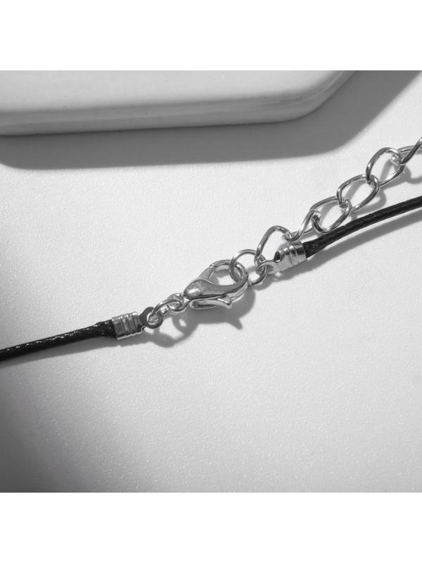 Кулон на шнурке 