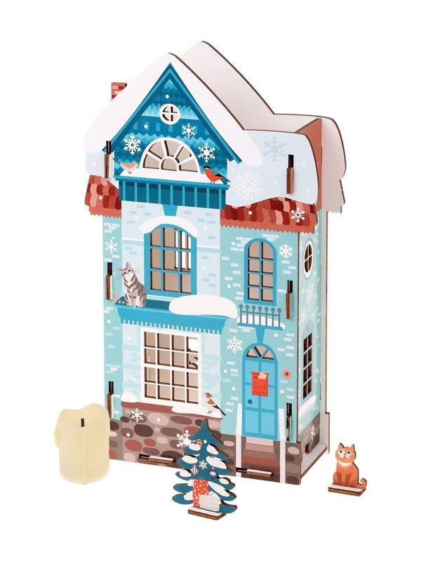 Домик зимний с мезонином с LED-свечой