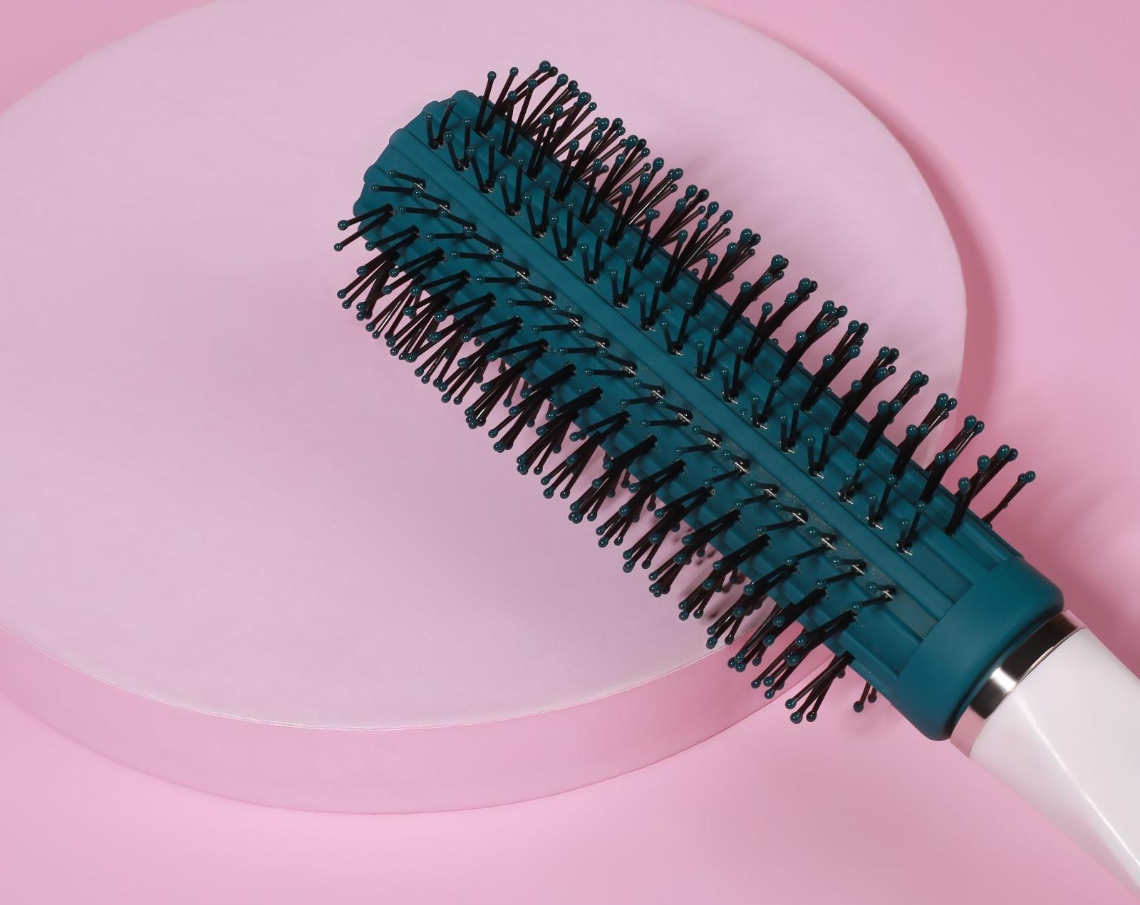 Брашинг, прорезиненная ручка, d = 1,8/4 × 22,5 см, цвет зелёный/белый