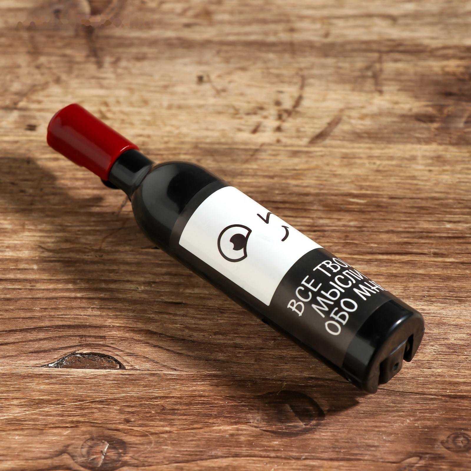 Штопор-бутылка и пробка на подложке 