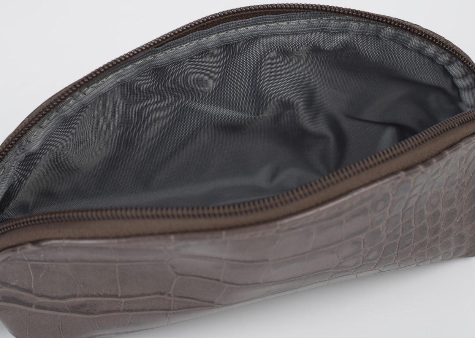 Косметичка на молнии, цвет коричневый