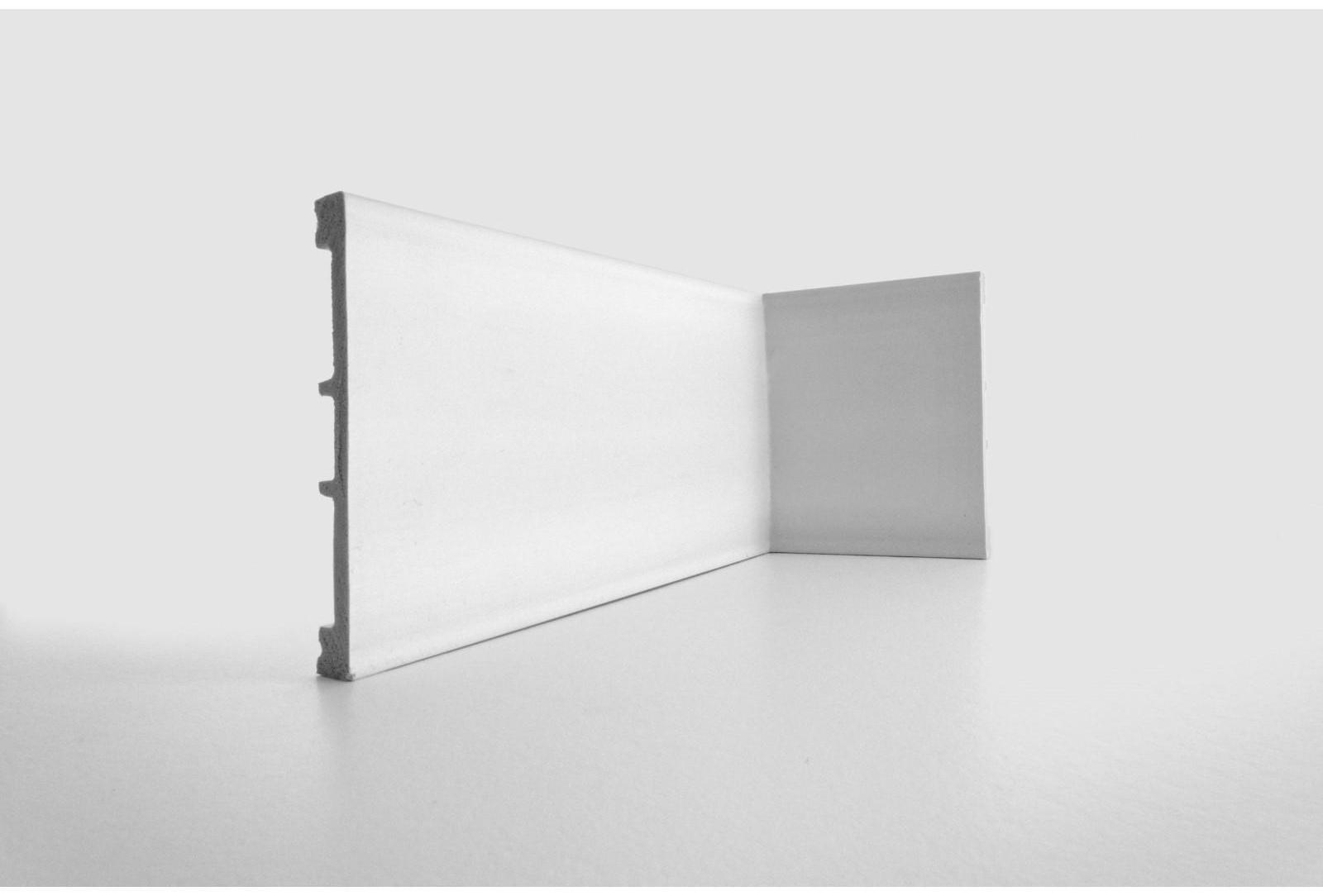 Плинтус пластиковый ударопрочный белый 122х12х2000мм