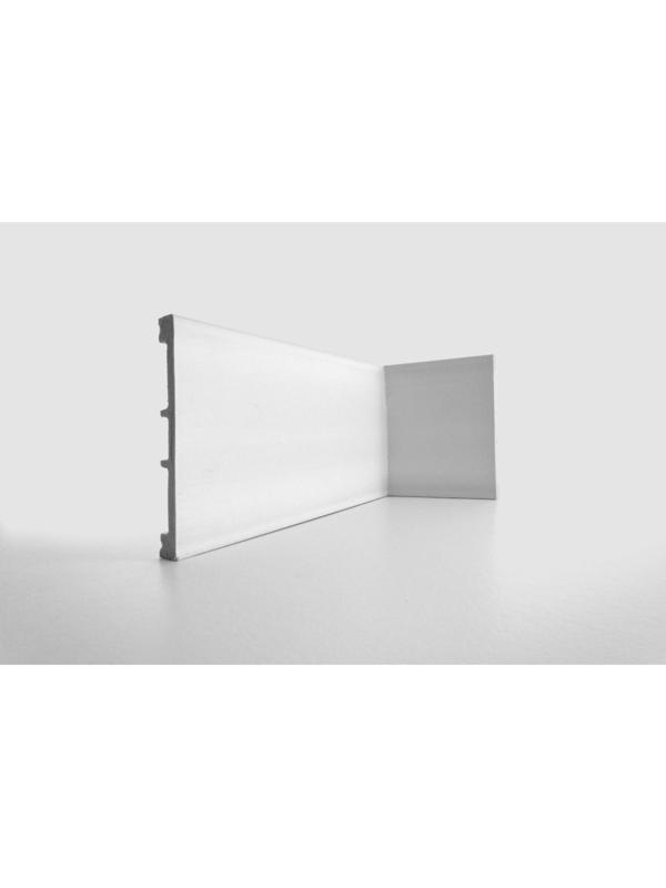 Плинтус пластиковый ударопрочный белый 122х12х2000мм