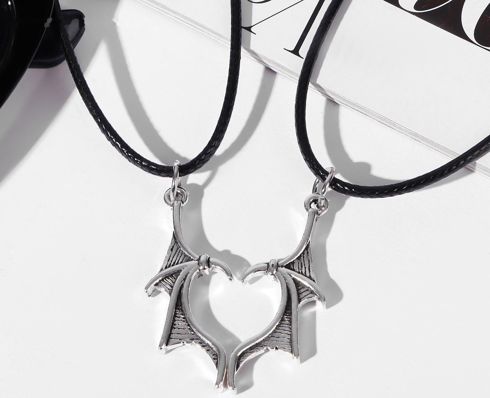 Кулоны на шнурке 