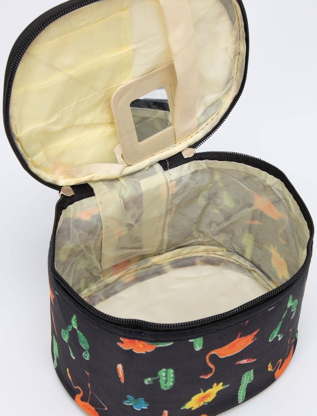 Косметичка на молнии, цвет чёрный