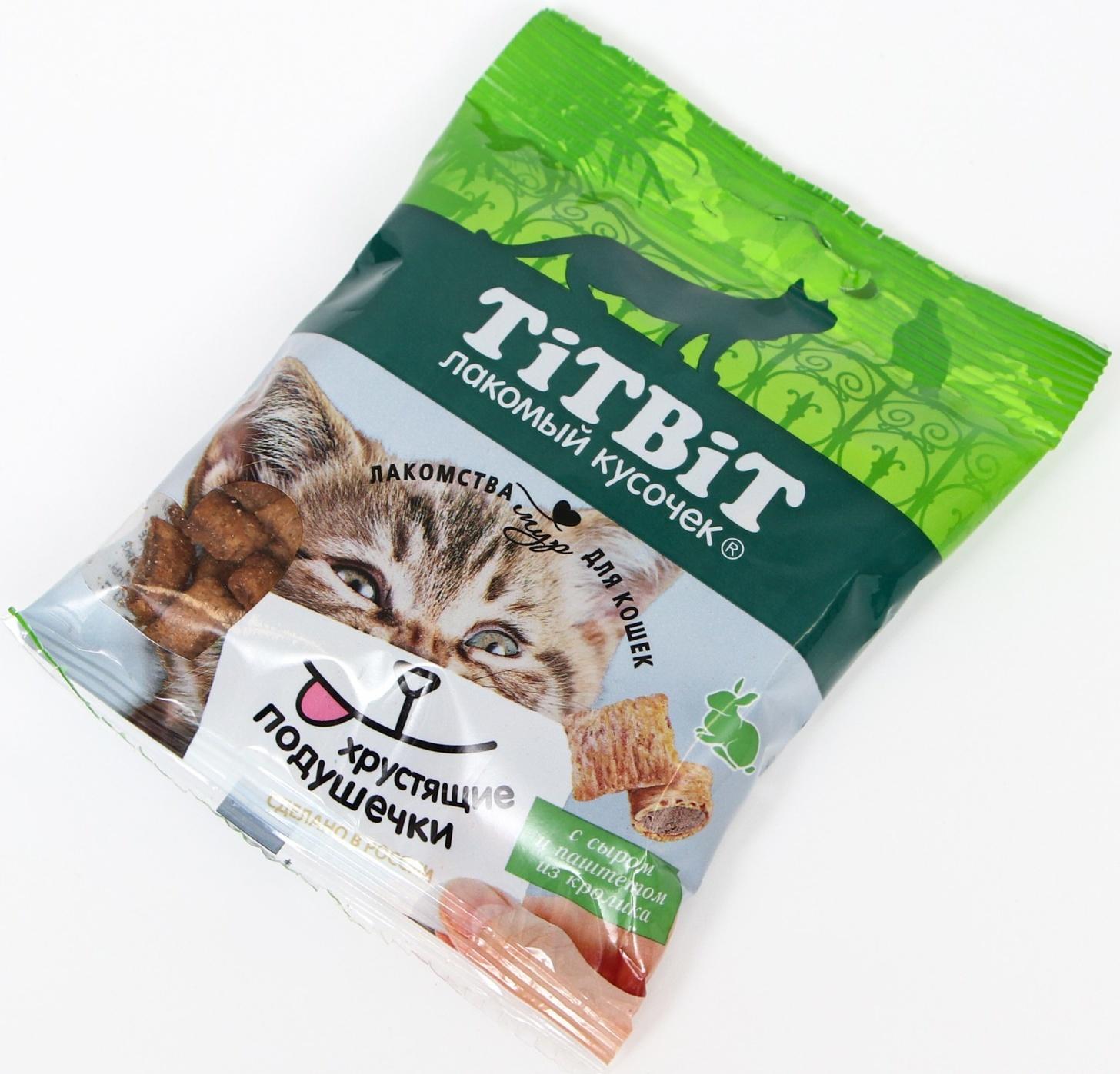 Лакомство для кошек Titbit Хрустящие подушечки, сыр/паштет из кролика, 30 г