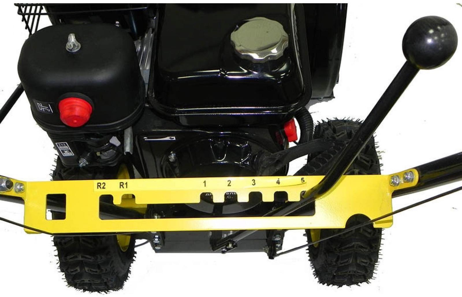 Снегоуборщик Huter SGC 7.0, 7 л.с., самоходный, ск. 5/2, шир./выс. 56/54 см, аккумулятор