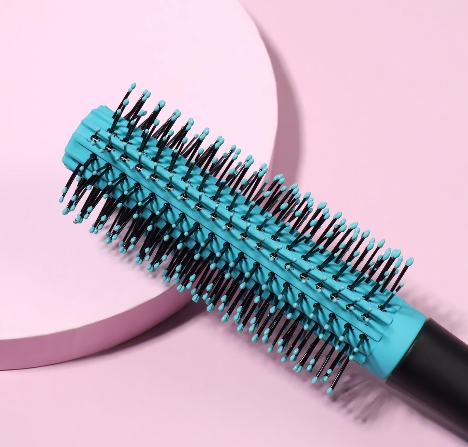 Брашинг, прорезиненная ручка, d = 1,9/4 × 22,7 см, цвет голубой/чёрный