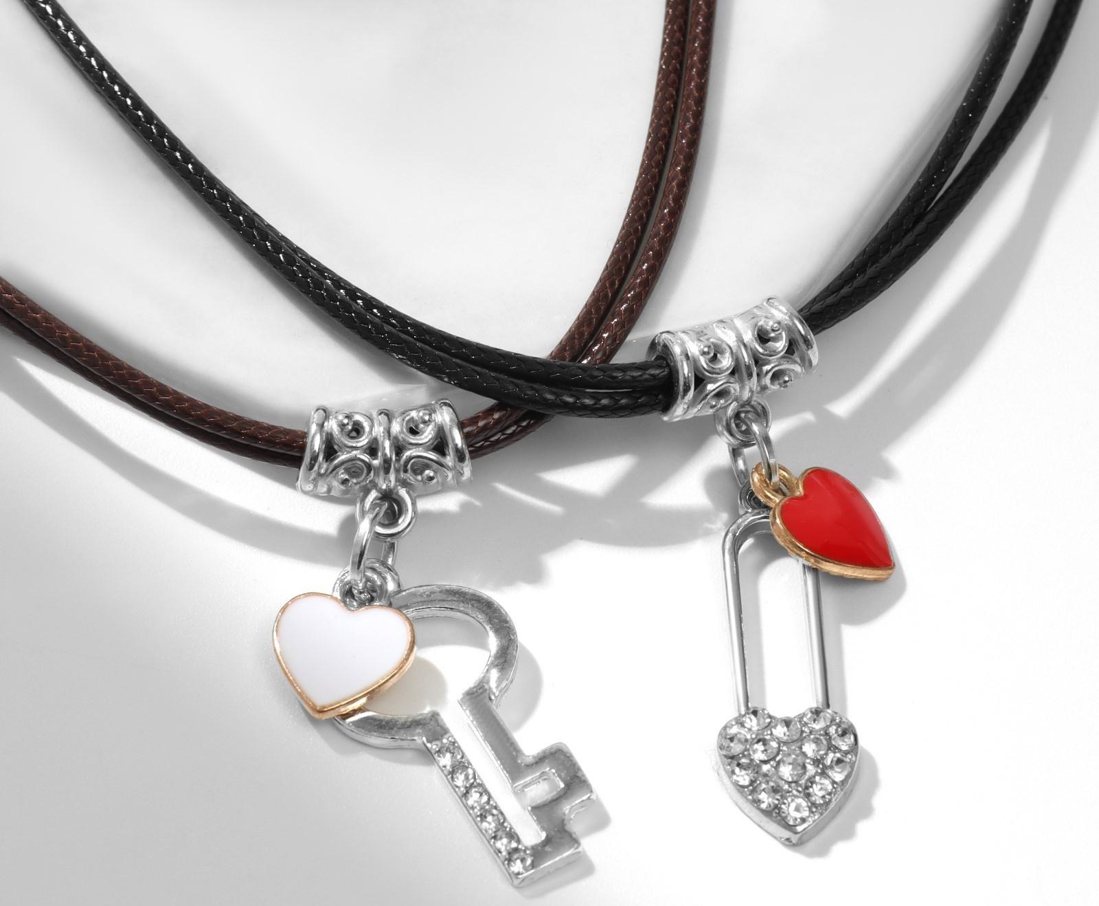 Кулоны на шнурке 