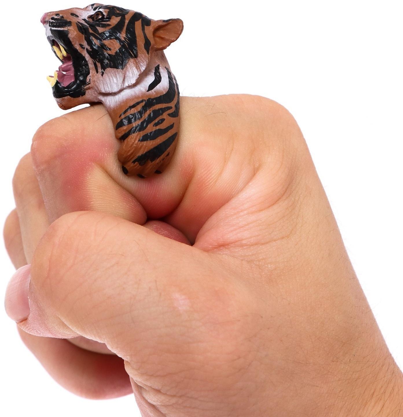 Игровое кольцо «Мир животных» 3,5 × 4,5 × 2,5см, 12 видов, МИКС