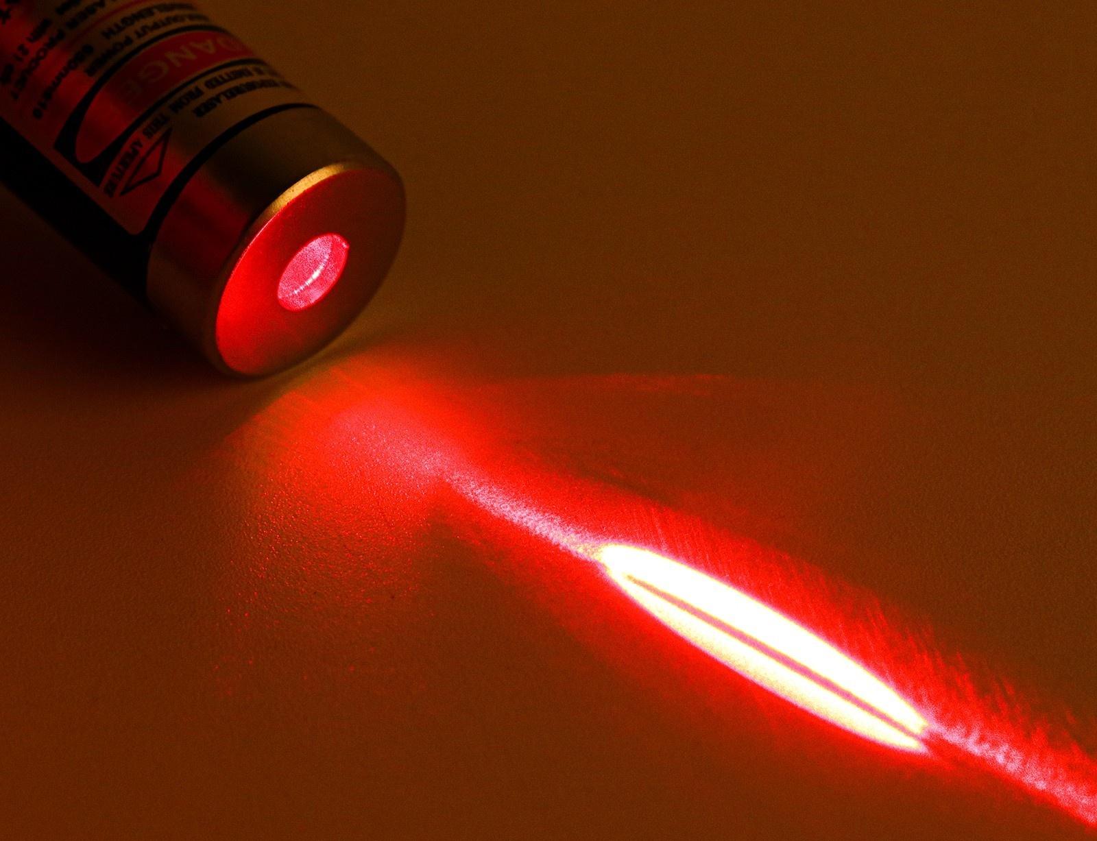 Лазерная указка 650 нм, 500 мАч, дальность 1 км, microUSB, красный луч