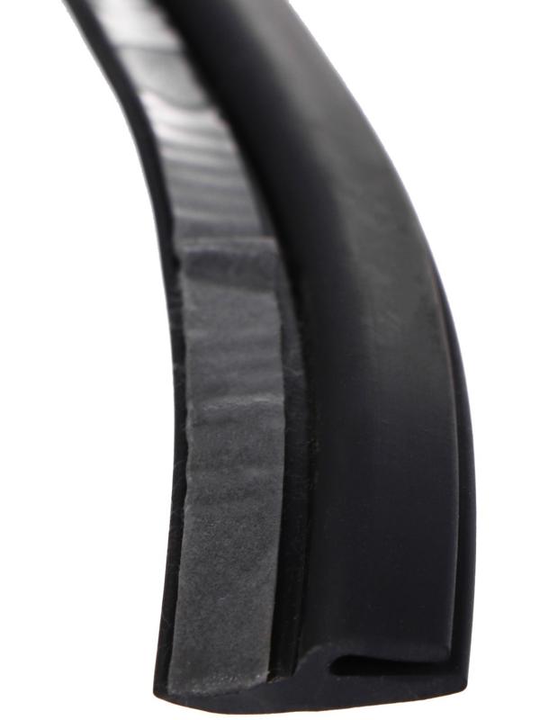 Уплотнительная лента лобового стекла, 18 мм, длина 1.7 м, самоклеящаяся