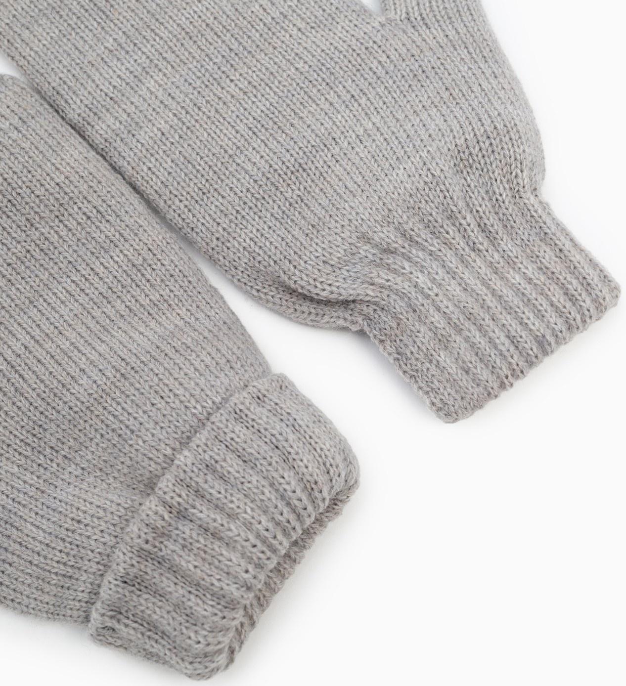 Варежки женские, цвет серый, размер 18