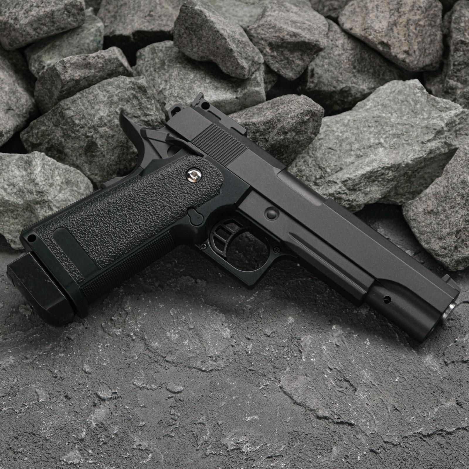 Пистолет страйкбольный 