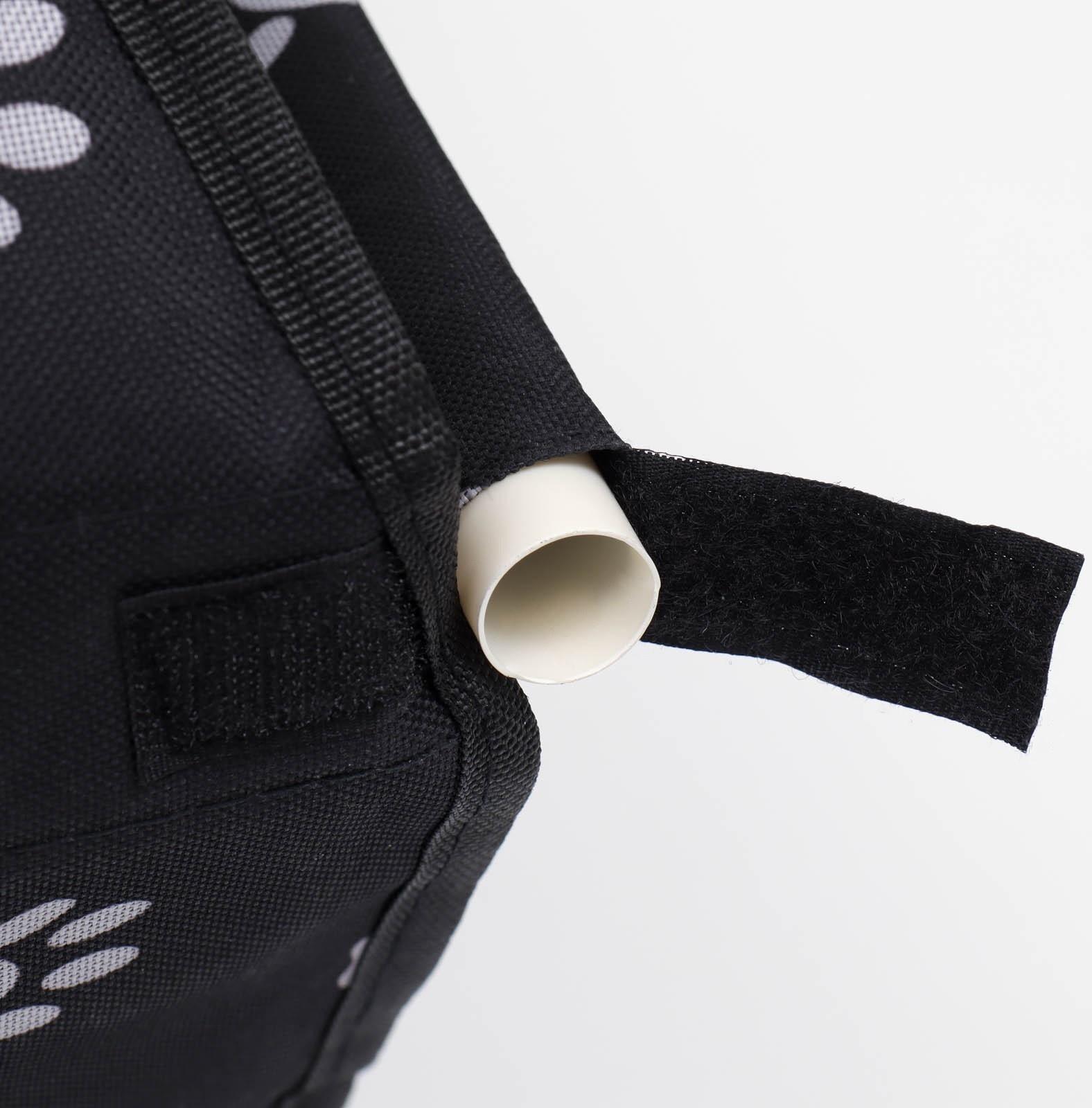 Автокресло для животных 40*30*25 см, чёрное с белыми лапками