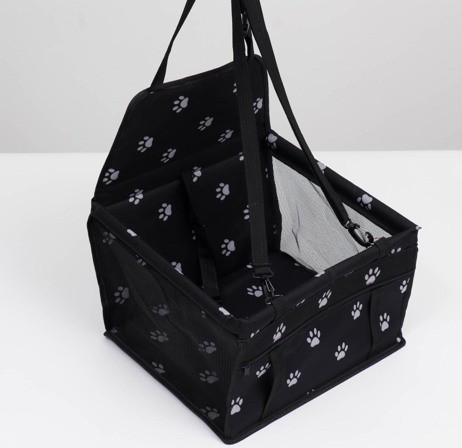 Автокресло для животных 40*30*25 см, чёрное с белыми лапками