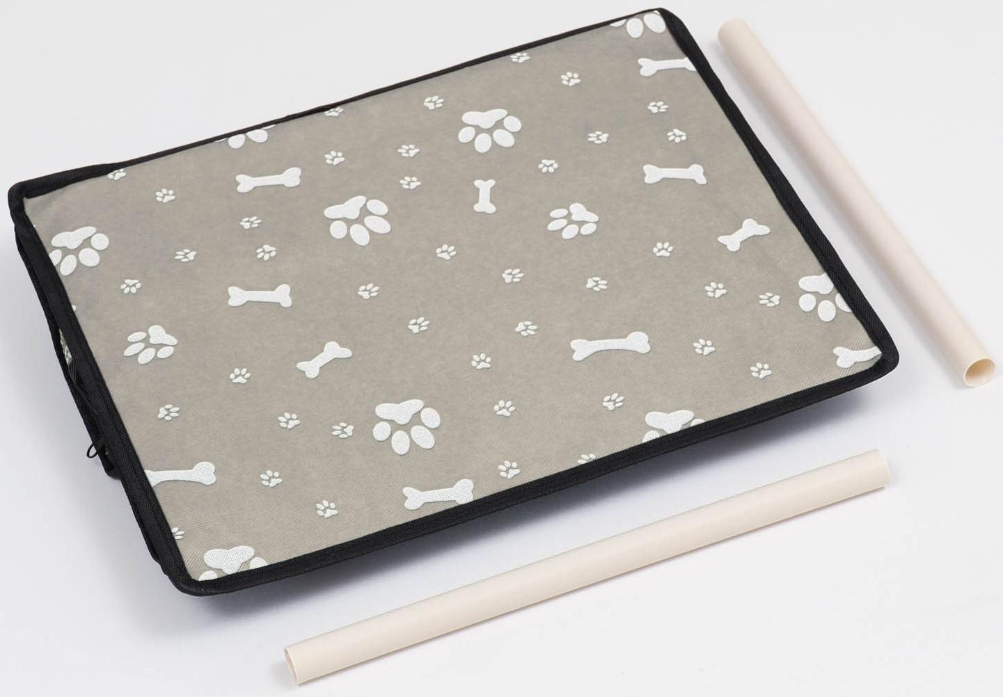 Автокресло для животных 40*30*25 см, серое с белыми лапками и косточками