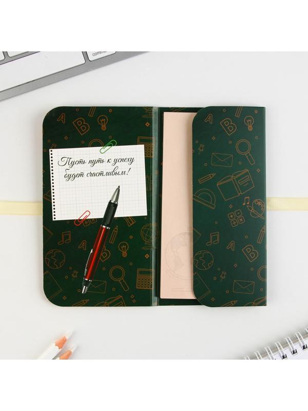 Блок бумаги для записей с липким слоем «Выпускнику школы» в открытке с лентой, 30 листов.