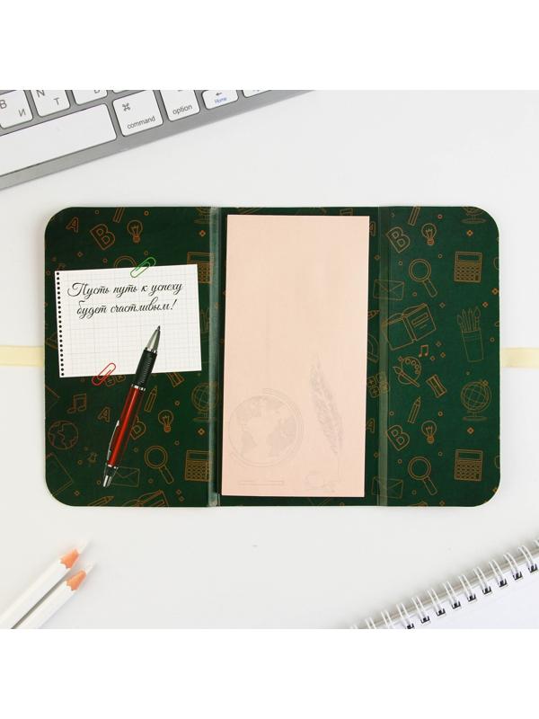 Блок бумаги для записей с липким слоем «Выпускнику школы» в открытке с лентой, 30 листов.