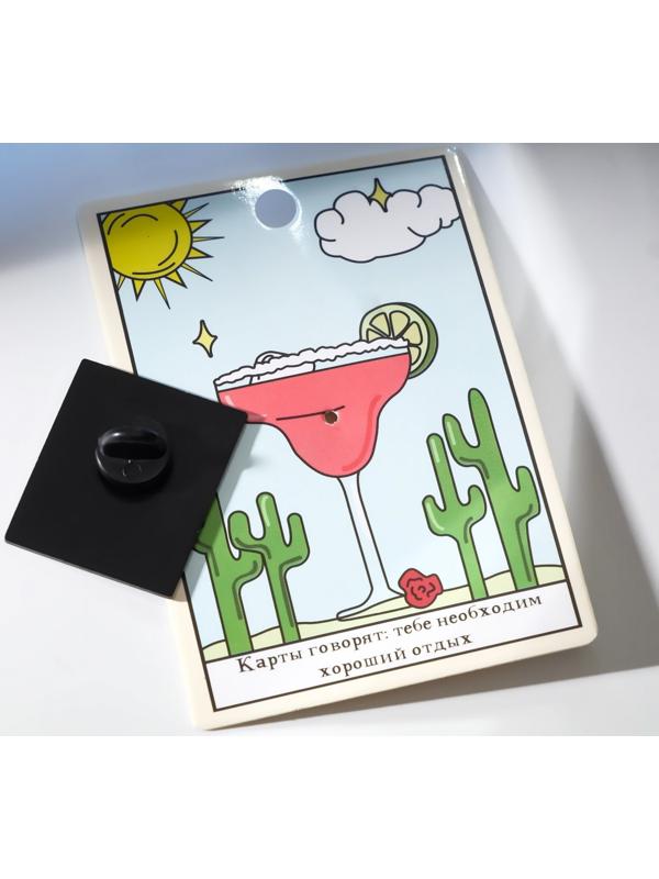 Значок «Таро» четверка кубков, цветной в чёрном металле