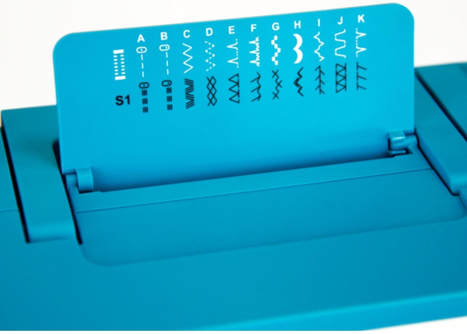 Швейная машина Aurora Style 70, 70 Вт, 23 операции, автомат, бело-голубая