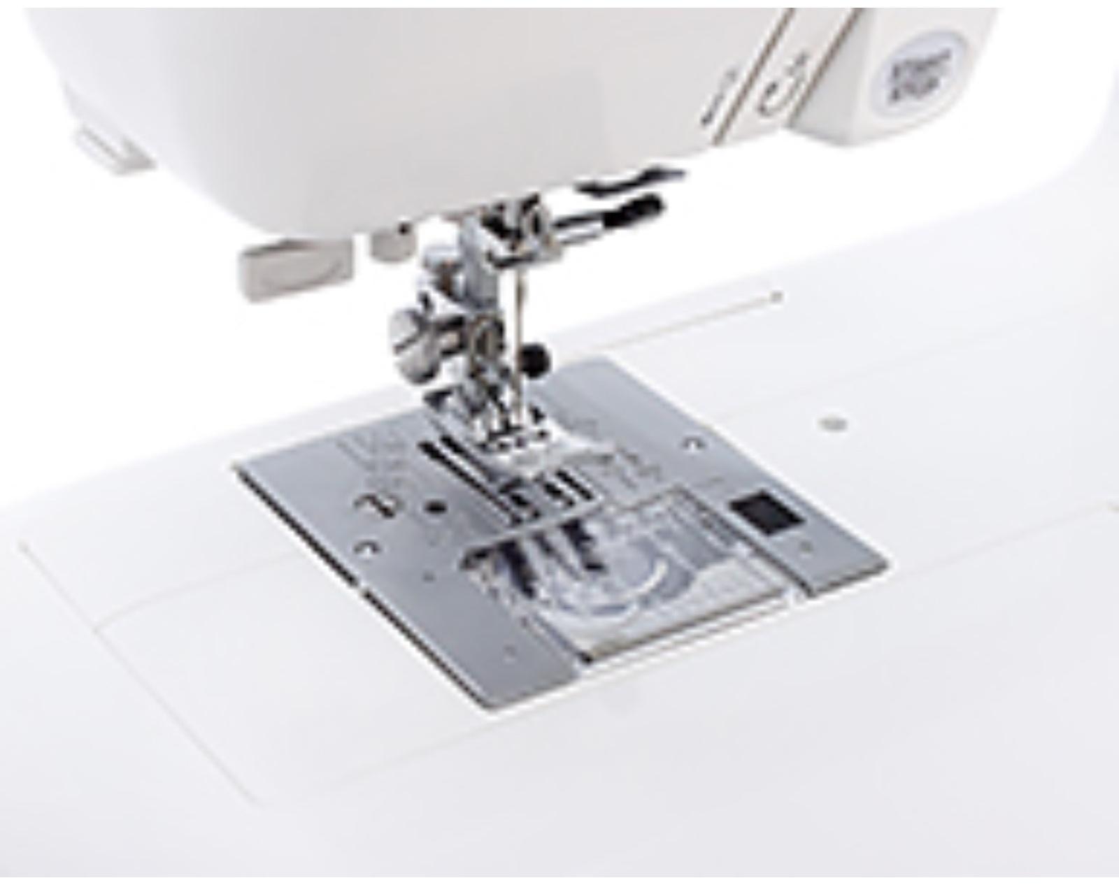 Швейная машина Janome DC 4030, 60 Вт, 30 операций, автомат, белая