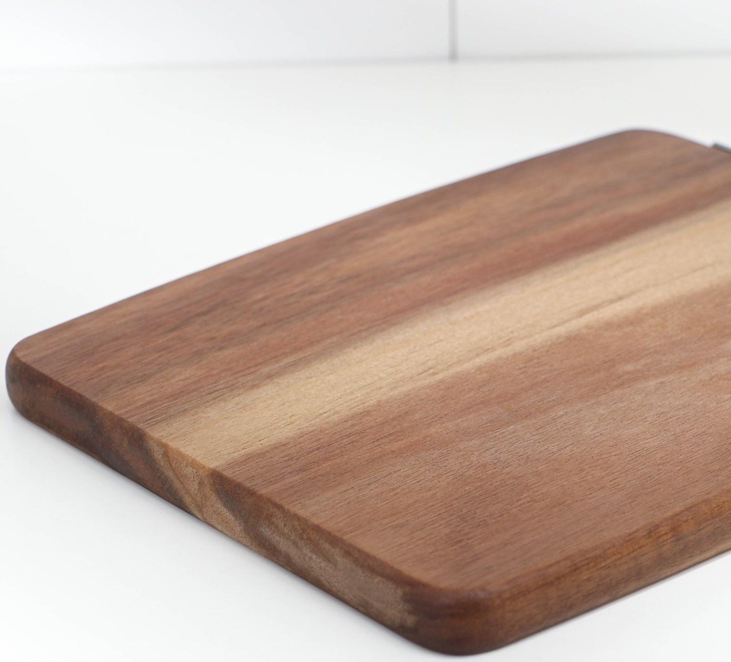 Доска разделочная с металлической ручкой, 35,8×20×1,6 см, тропическая акация