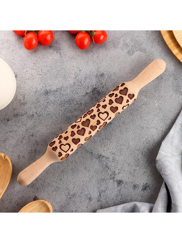 Резная скалка с узорами 