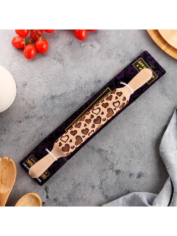 Резная скалка с узорами 