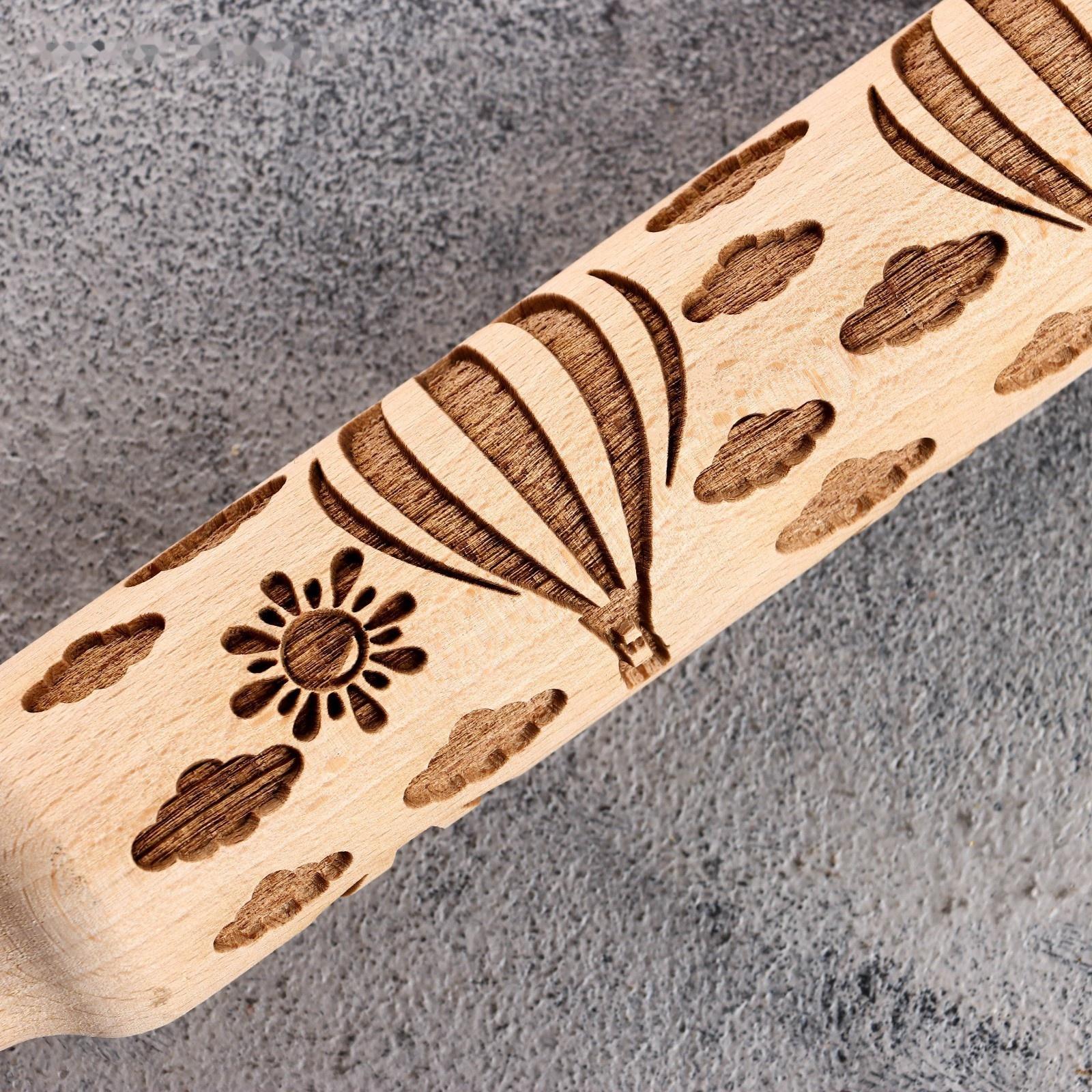 Резная скалка с узорами 