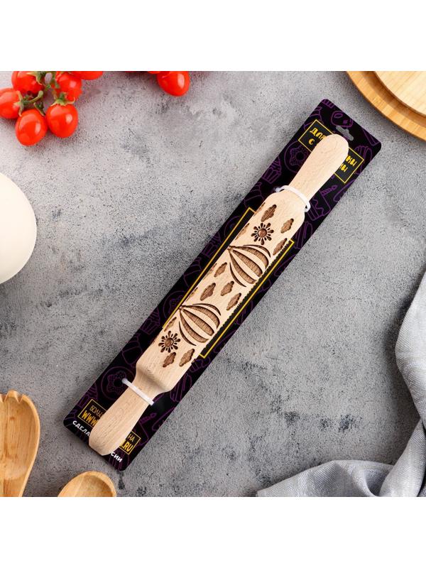 Резная скалка с узорами 