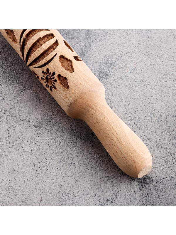 Резная скалка с узорами 