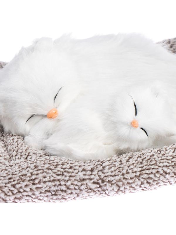 Игрушка на панель авто, кошечки на подушке, белый окрас