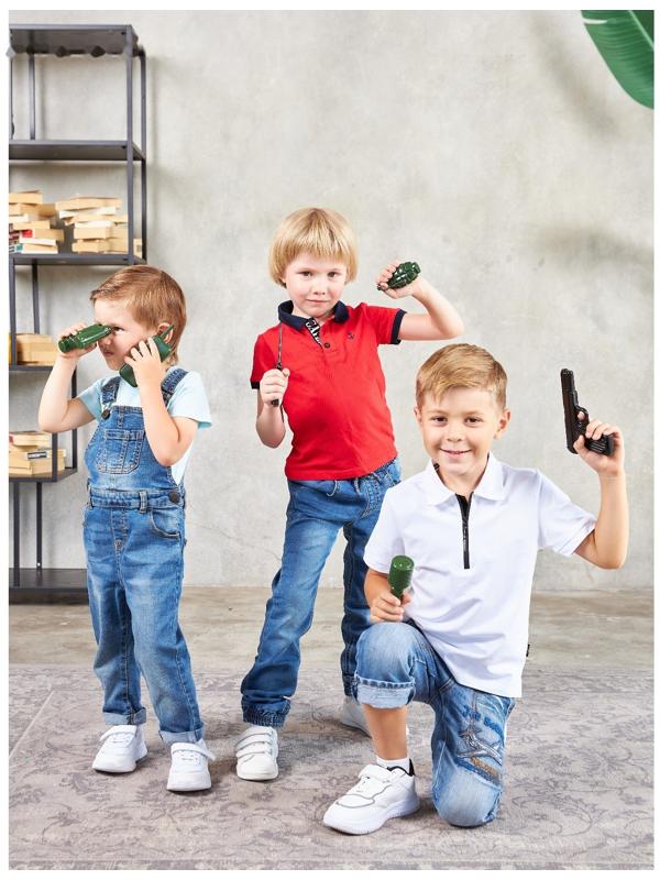 Набор снаряжения и оружия: пистолет, рация, бинокль