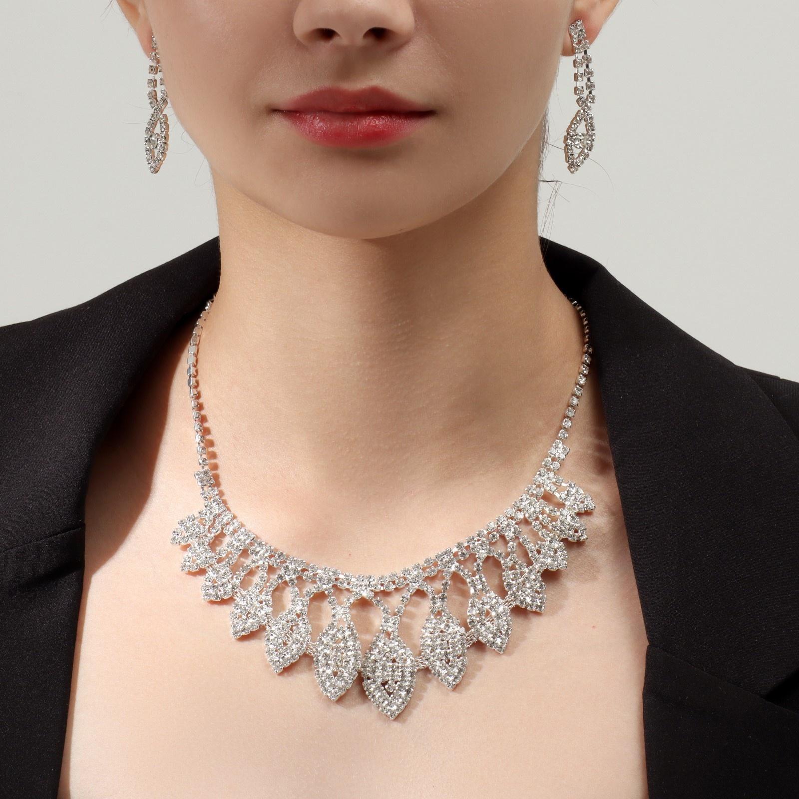 Набор 2 предмета: серьги, колье 