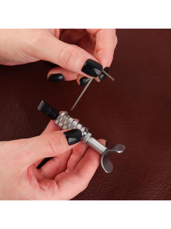 Нож поворотный для тиснения на коже, 9 × 2,7 см, цвет серебряный