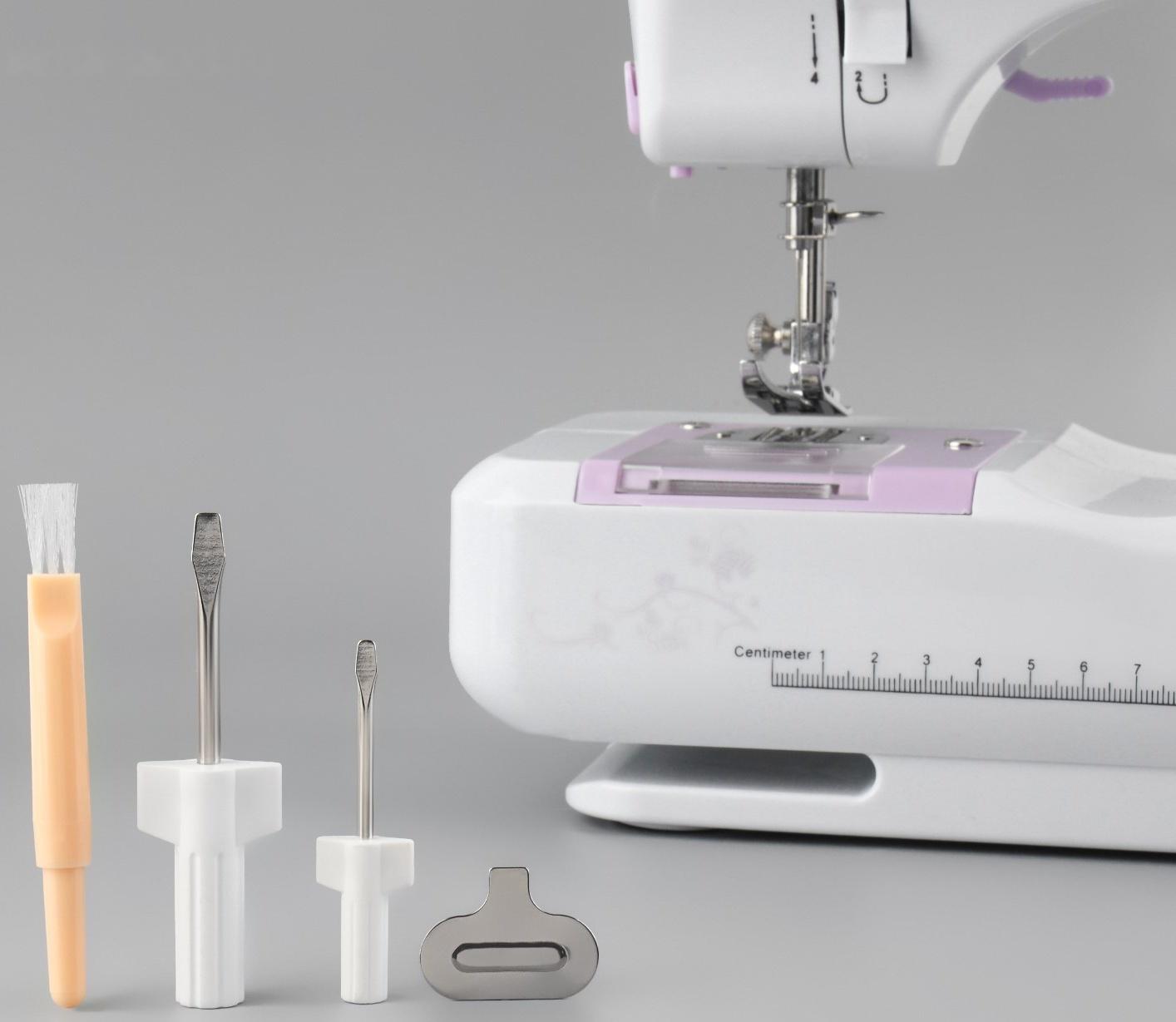 Сервисный набор для швейных машин, 4 предмета: отвёртка, 2 шт, металлический ключ, щётка