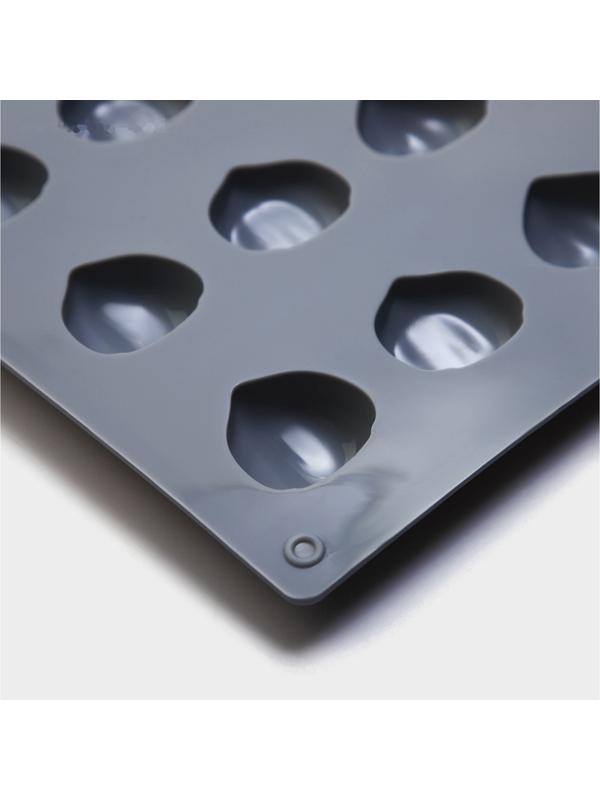 Форма силиконовая для льда и кондитерских украшений Доляна «Орешки», 30×17,5×1,5 см, 24 ячейки (3×2см) , цвет серый