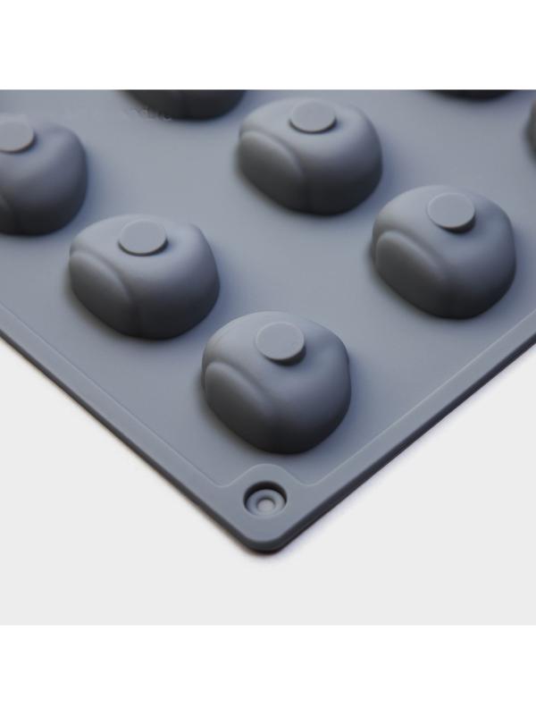 Форма силиконовая для льда и кондитерских украшений Доляна «Орешки», 30×17,5×1,5 см, 24 ячейки (3×2см) , цвет серый