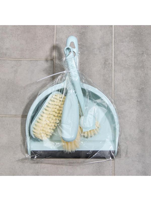 Набор для уборки, 4 предмета: совок, 3 щётки, 30×21×12 см, цвет МИКС