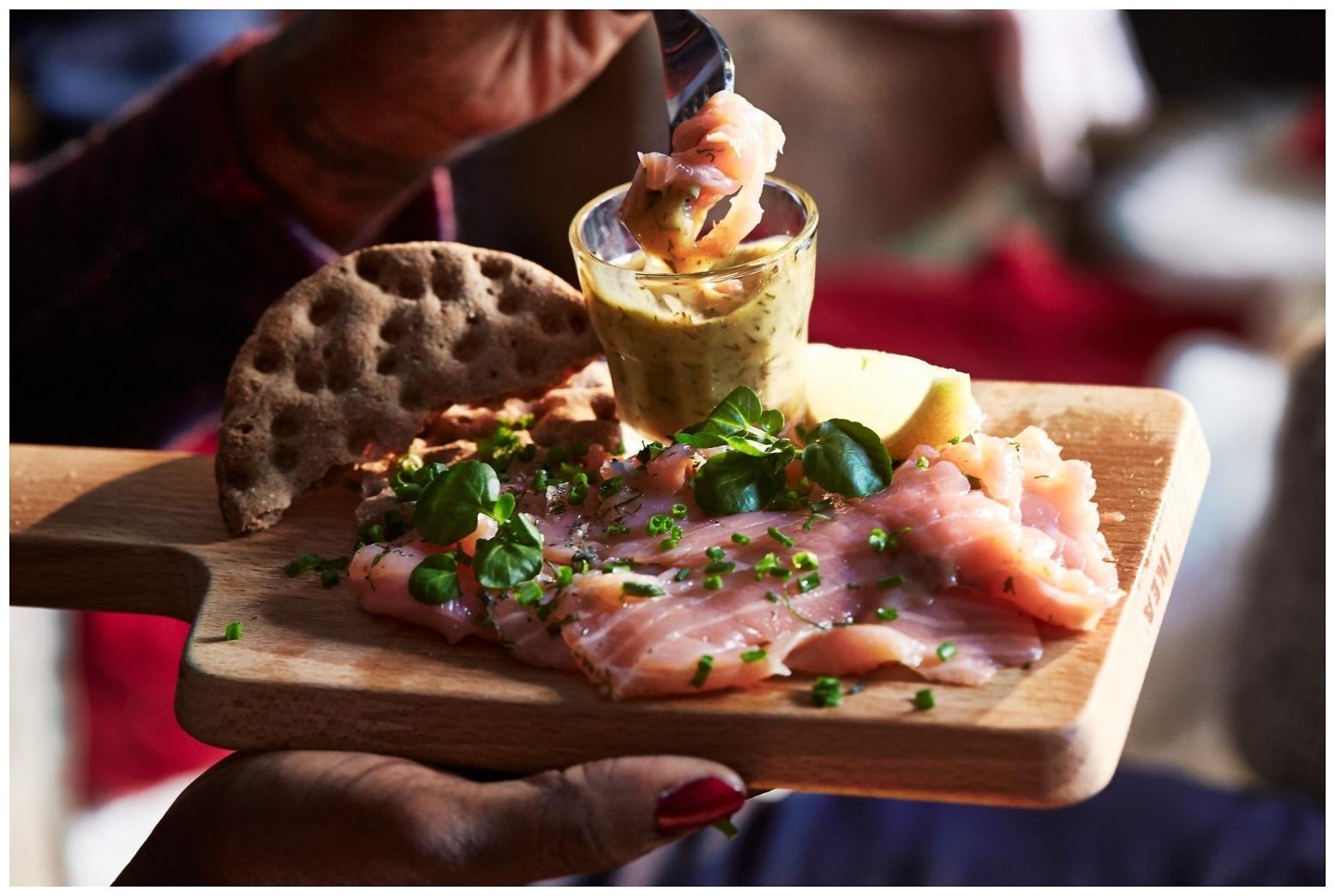 Доска разделочная и сервировочная  деревянная 