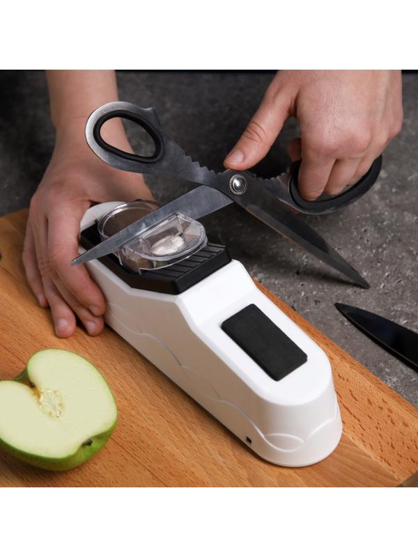 Ножеточка LuazON LTE-002, электрическая, для ножей/ножниц/отверток, 60 Вт, USB, белая